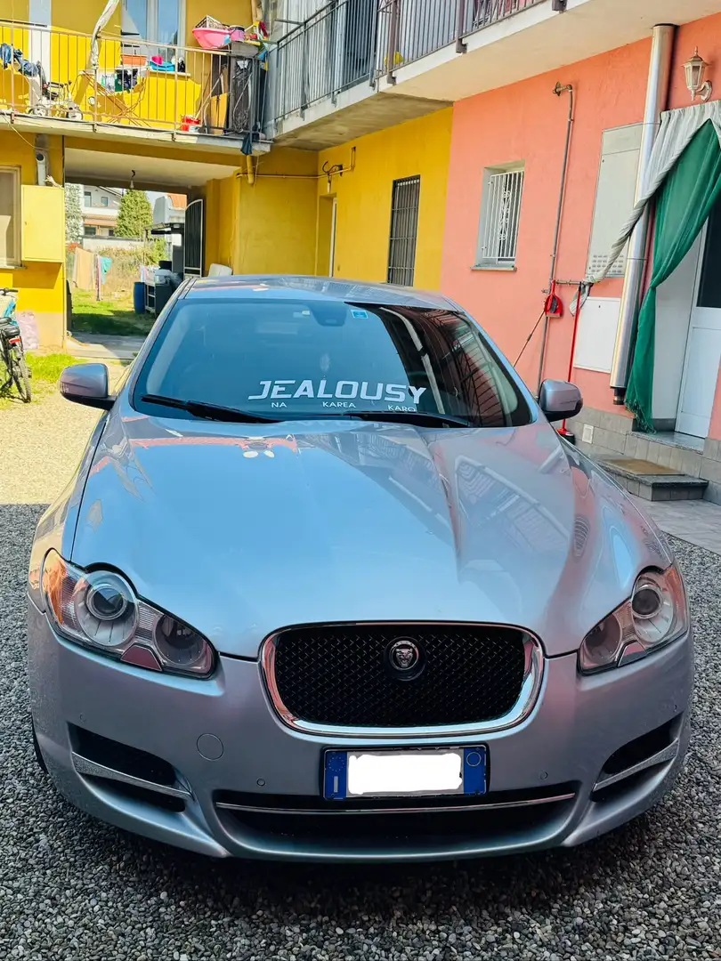 Jaguar XF 2.7d Premium Luxury auto siva - 1