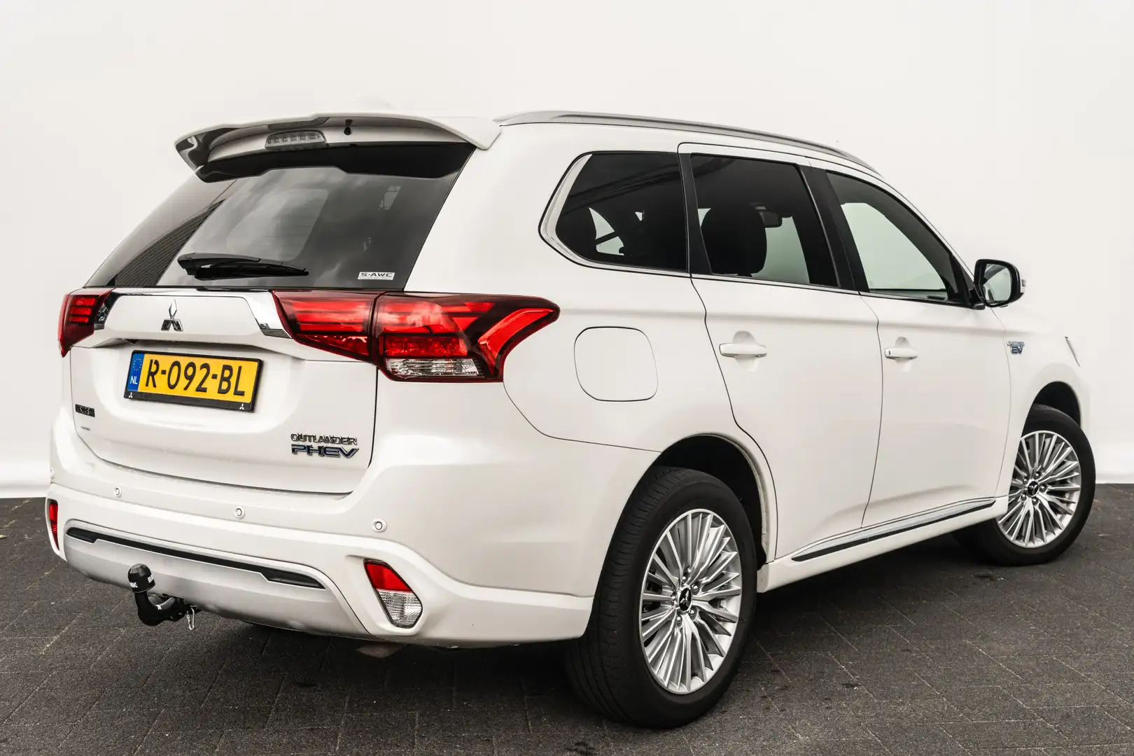 Mitsubishi Outlander 2.4 PHEV S-Edition I Designo Leder I Trekhaak I 36 Blanc - 2