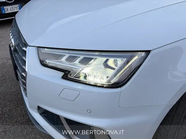 Audi A4 view 9