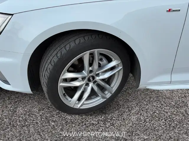 Audi A4 view 8