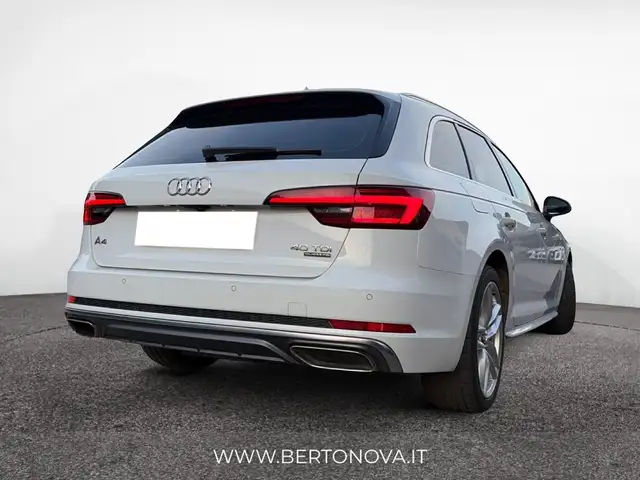 Audi A4 view 3