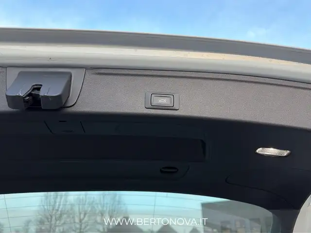 Audi A4 view 10
