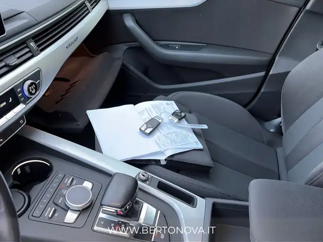 Audi A4 view 13