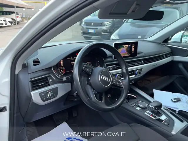 Audi A4 view 14