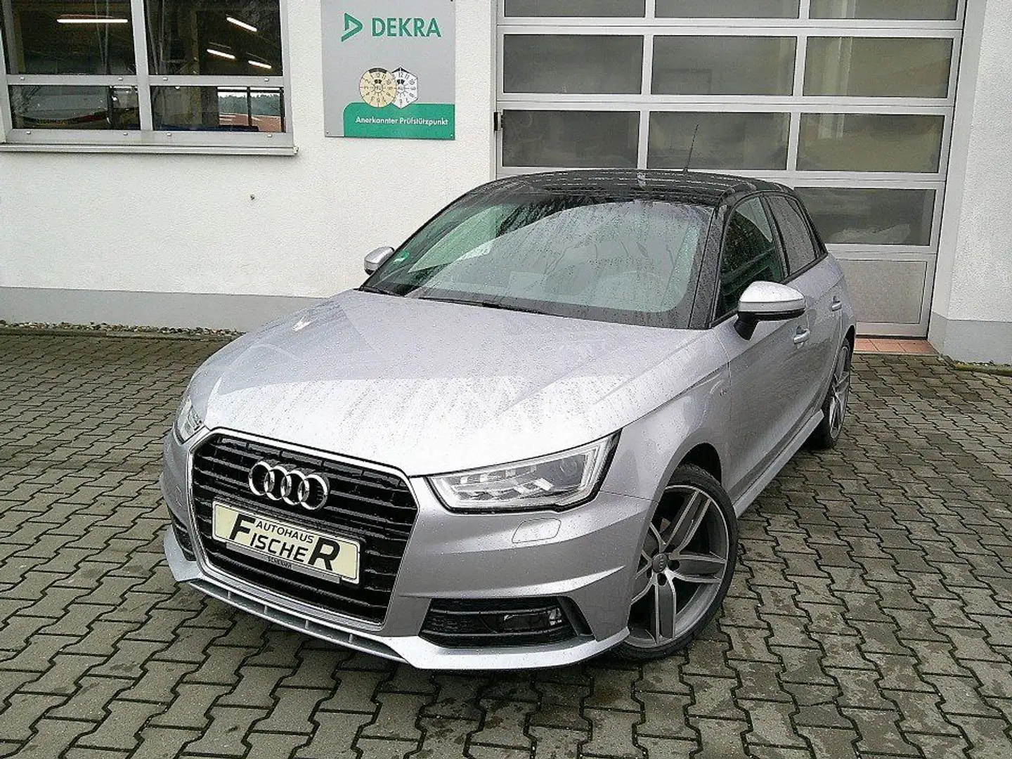 Audi A1 1.0 TFSI Sportback basis ultra NAVI/SHZ/XENON Silber - 1