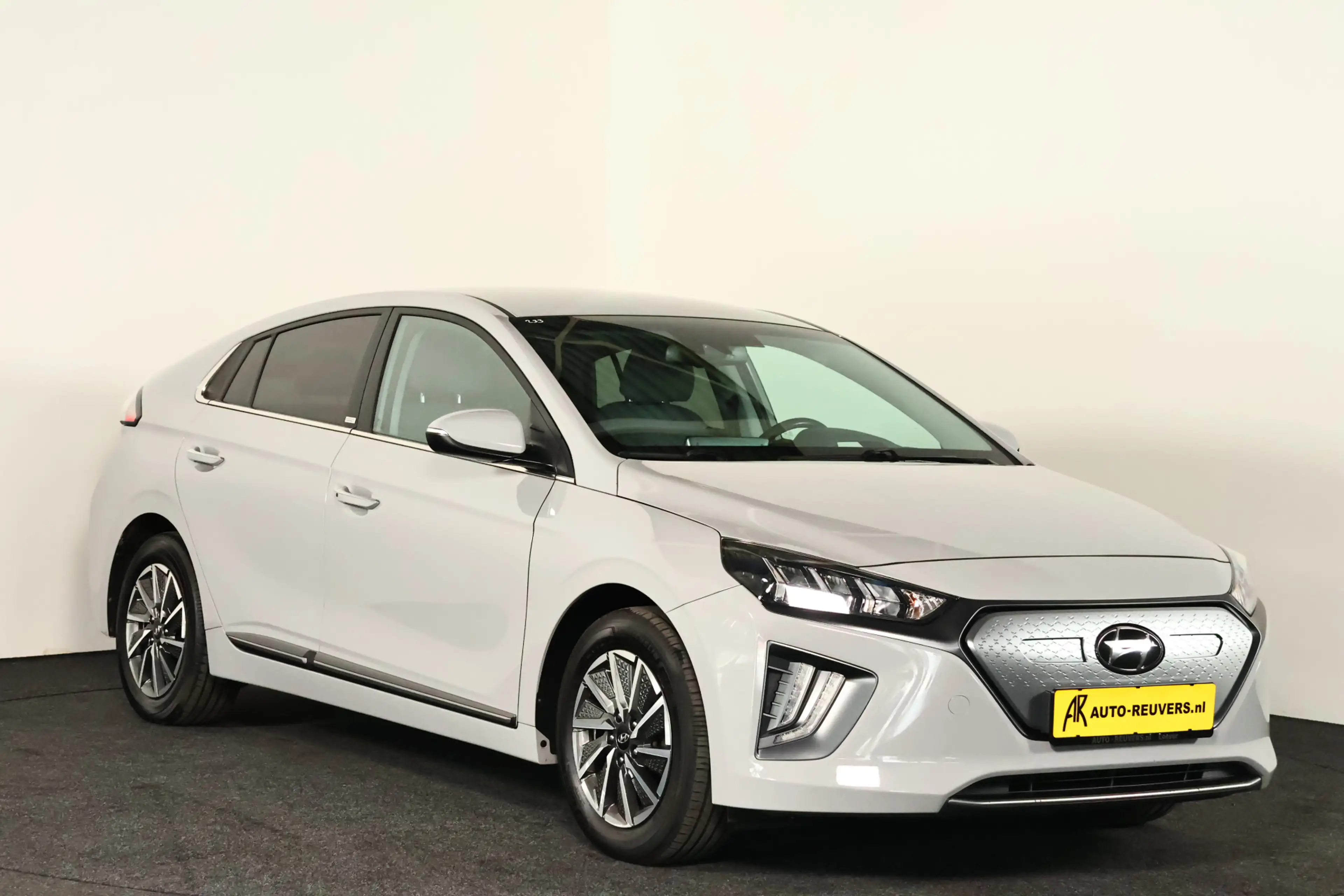 Hyundai IONIQ Comfort EV 38 kWh / ACC / Navi / CarPlay / Camera — photo 5
