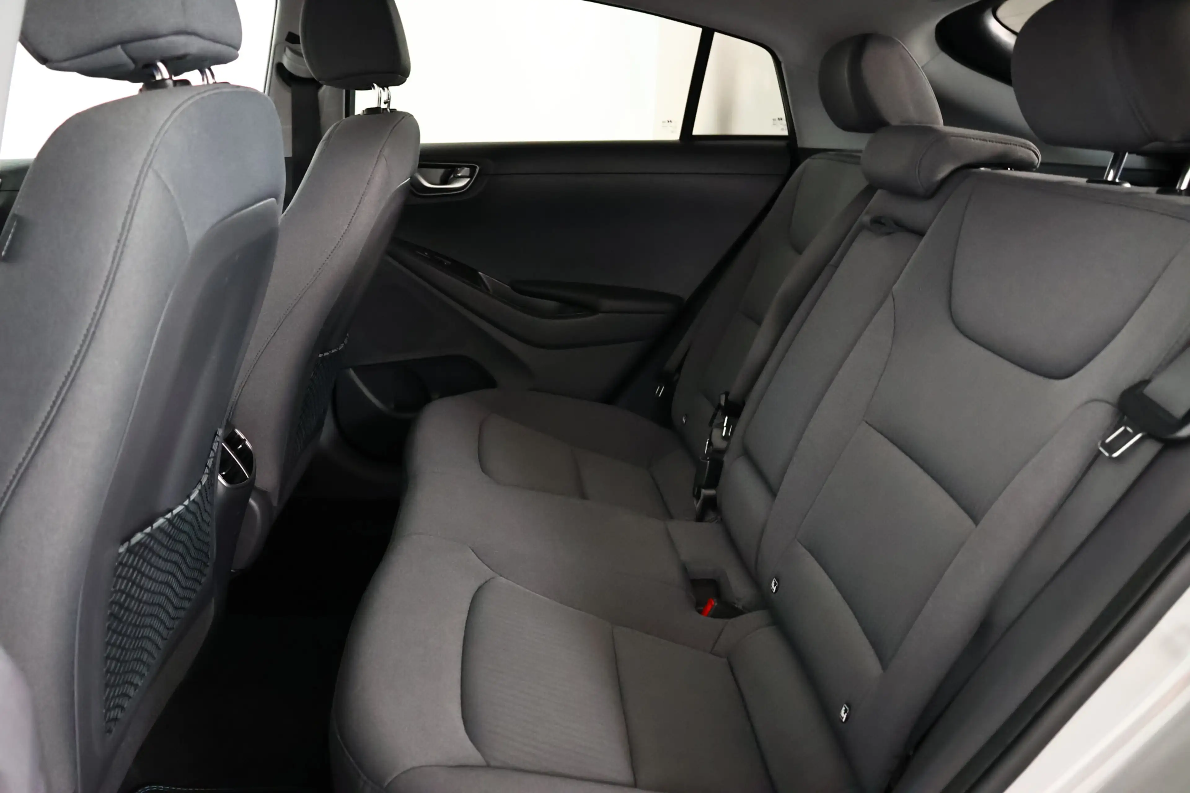 Hyundai IONIQ Comfort EV 38 kWh / ACC / Navi / CarPlay / Camera — photo 13
