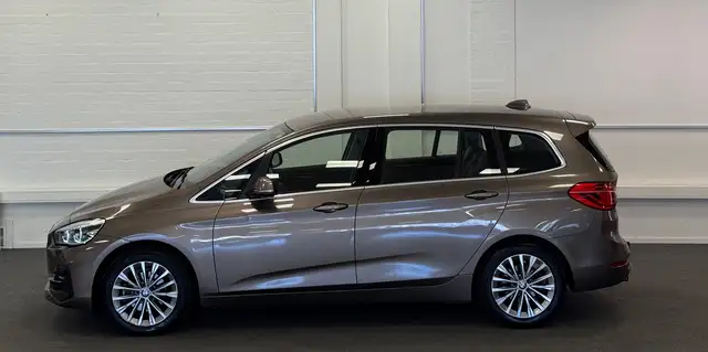BMW 2 Series view 4