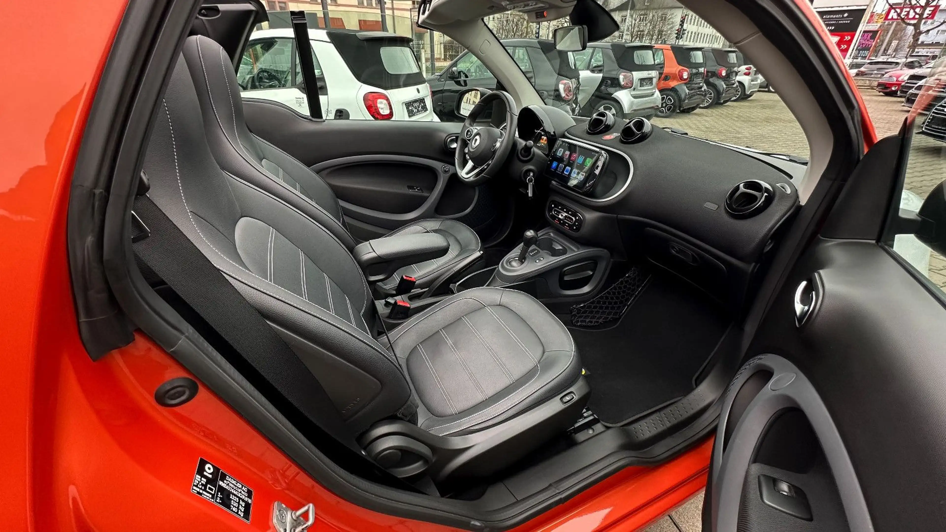 smart forTwo Cabrio TURBO DCT WHITE & ORANGE EDITION! — photo 3