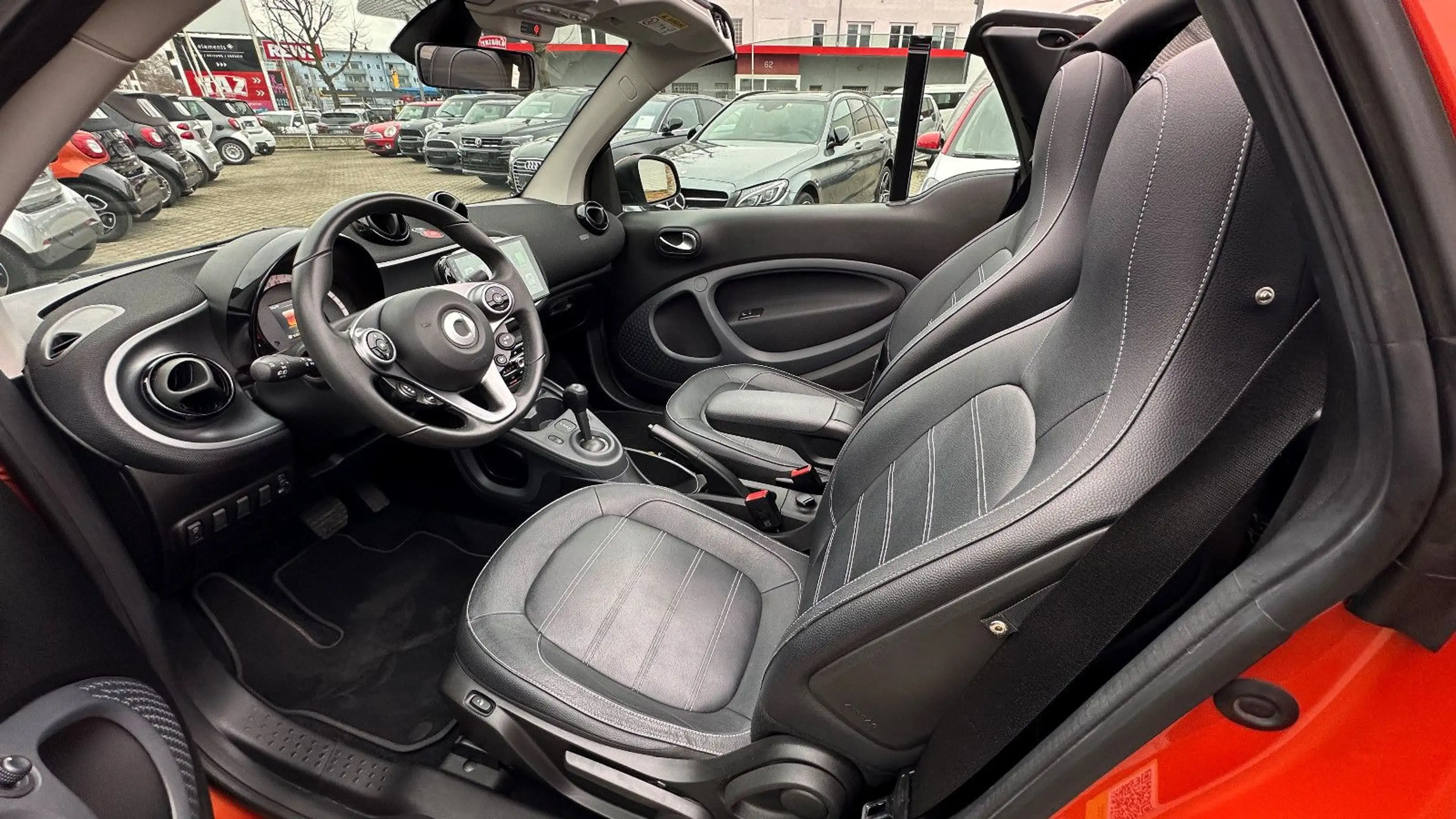 smart forTwo Cabrio TURBO DCT WHITE & ORANGE EDITION! — photo 10
