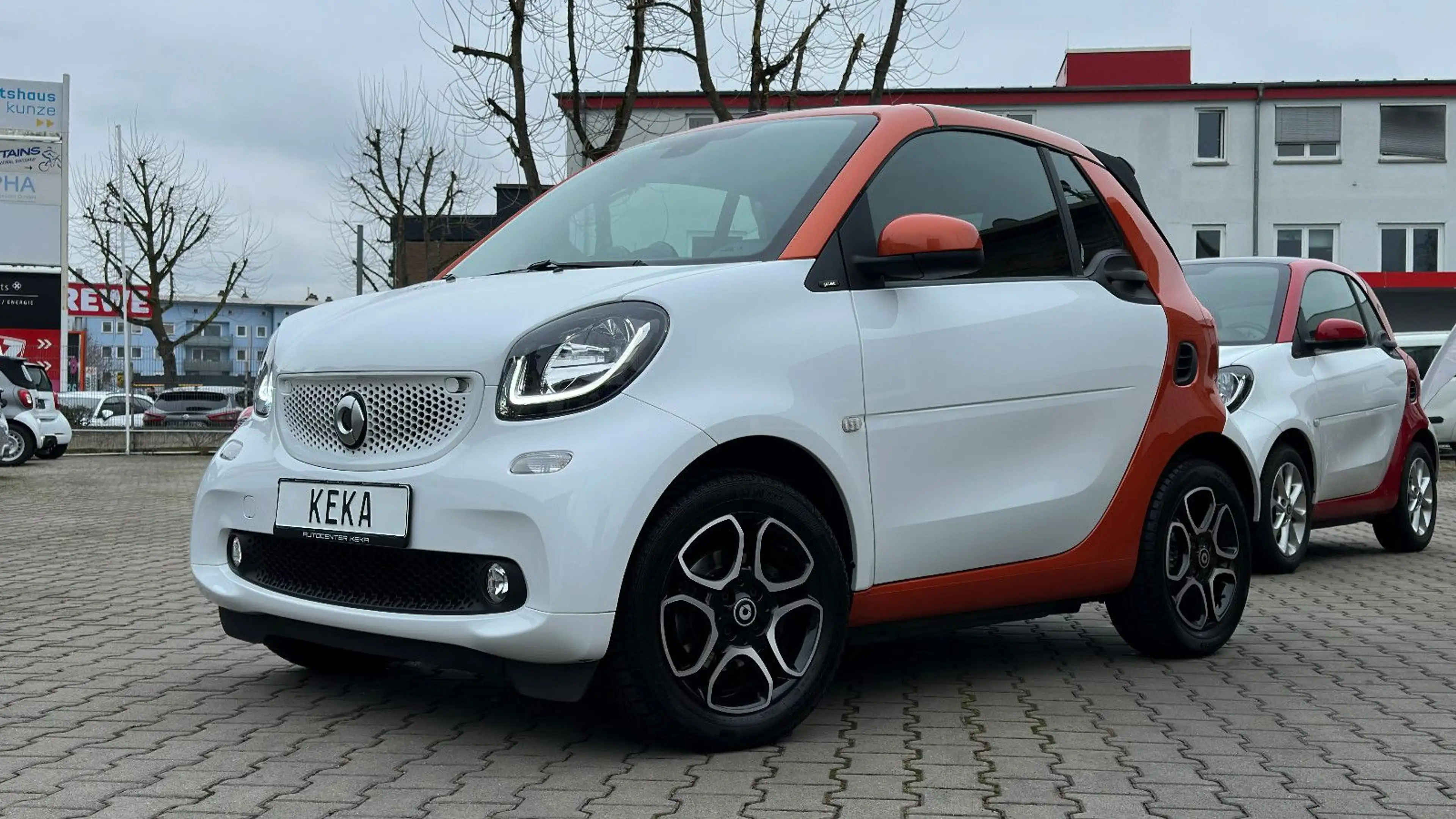 smart forTwo Cabrio TURBO DCT WHITE & ORANGE EDITION! — photo 5