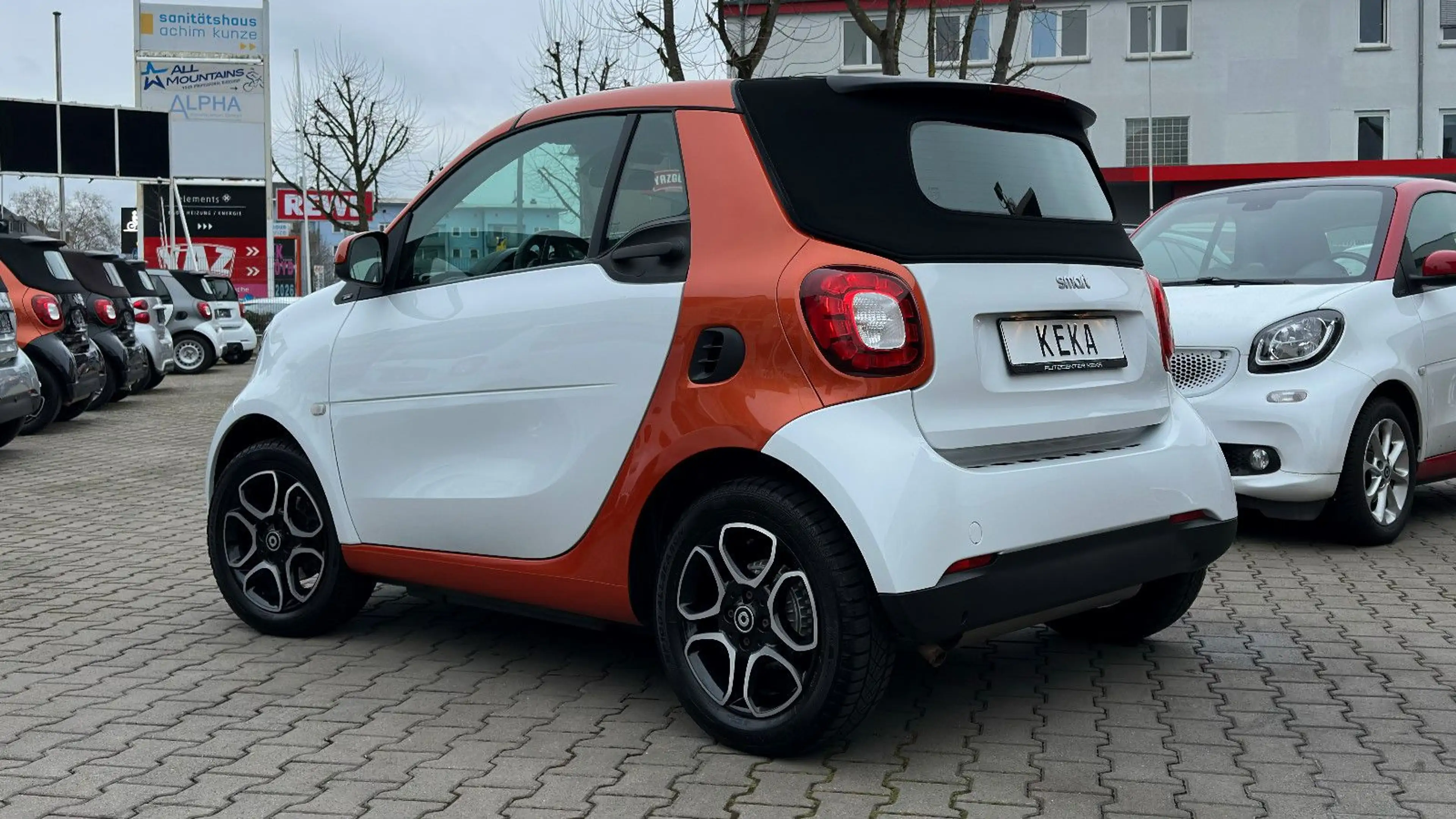 smart forTwo Cabrio TURBO DCT WHITE & ORANGE EDITION! — photo 6