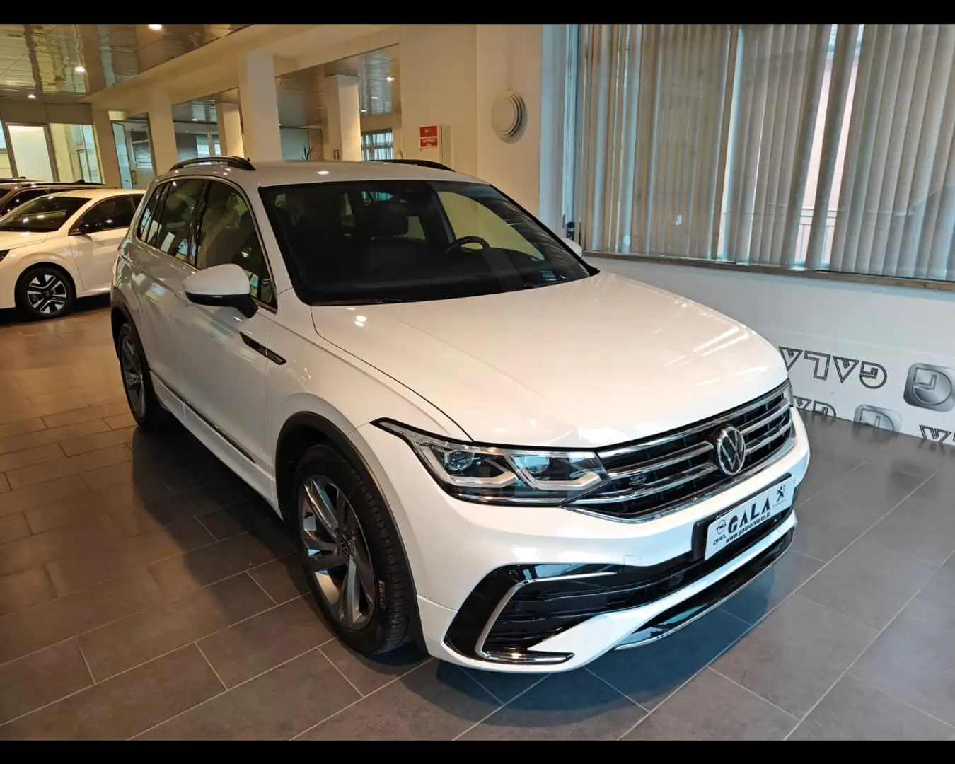 Volkswagen Tiguan 1.5 tsi R-Line 150cv dsg Bianco - 1