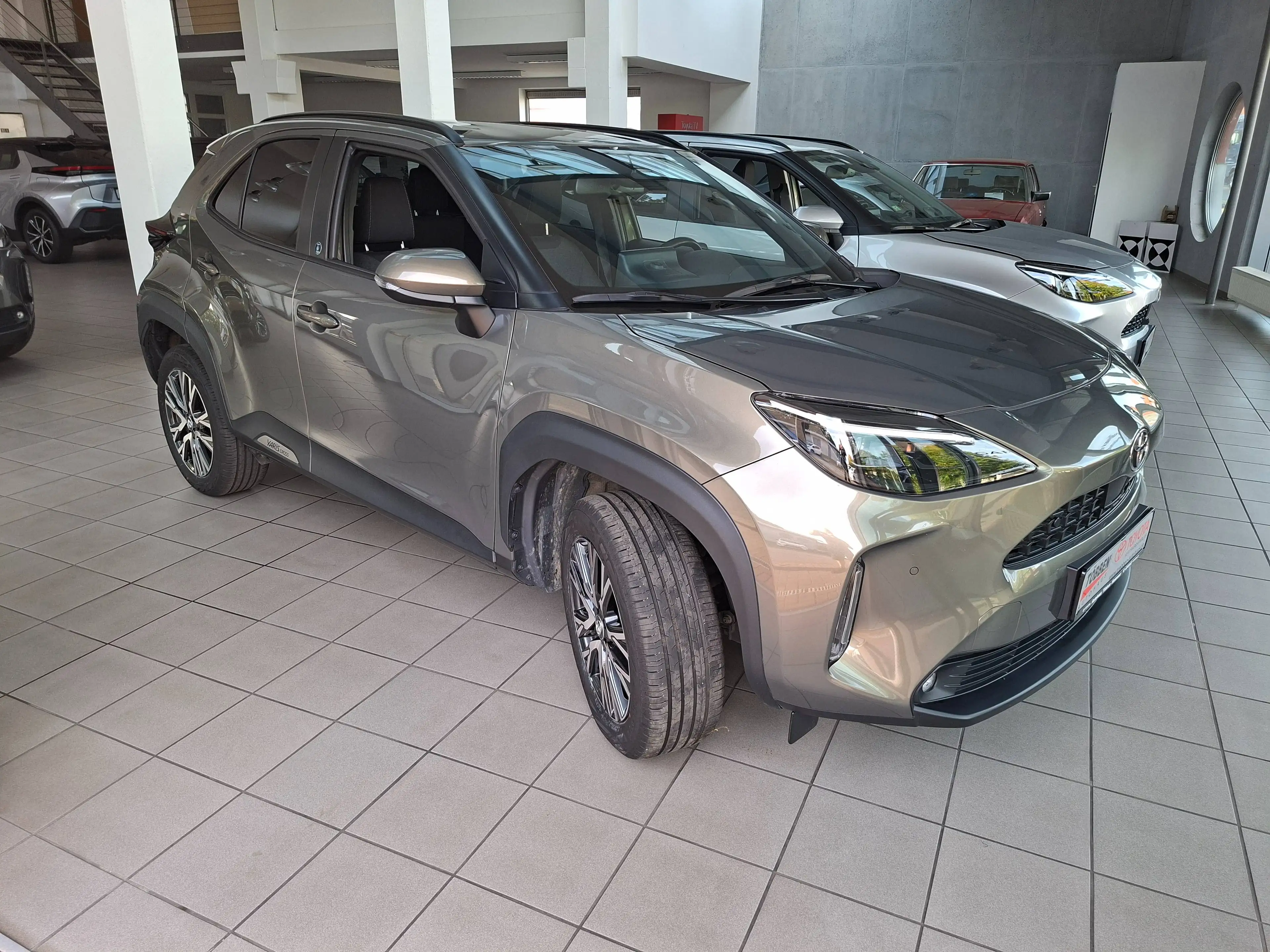 Toyota Yaris Cross Hybrid FWD Team D + WKR + AHK + Safaty Paket + Garantie — photo 2