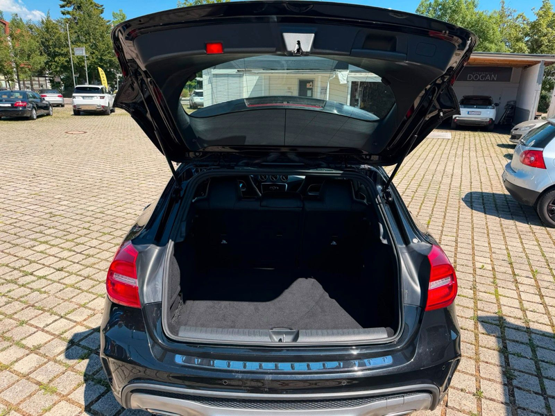 Mercedes-Benz GLA 200 AMG-Line — photo 13