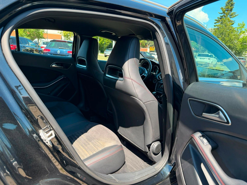 Mercedes-Benz GLA 200 AMG-Line — photo 12