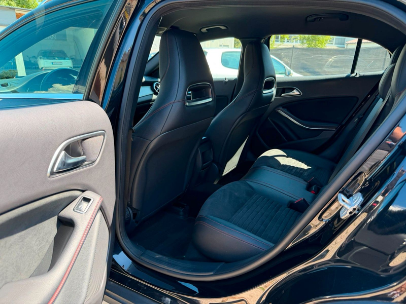 Mercedes-Benz GLA 200 AMG-Line — photo 14
