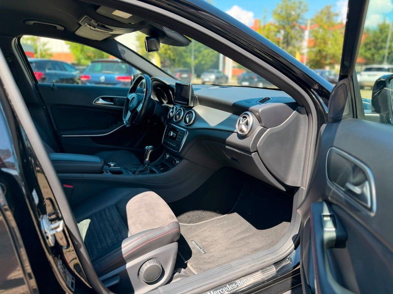 Mercedes-Benz GLA 200 AMG-Line — photo 11