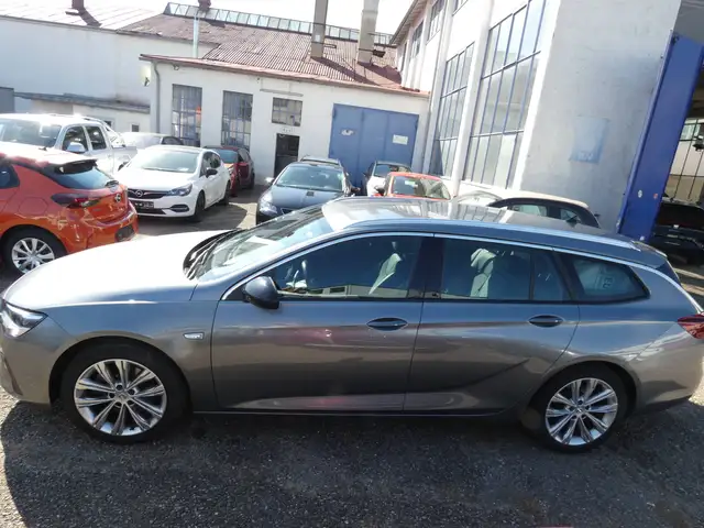 Opel Insignia view 4