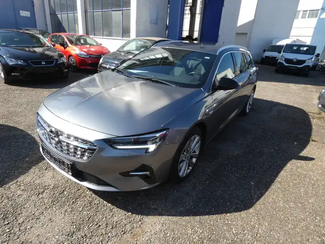 Opel Insignia view 3