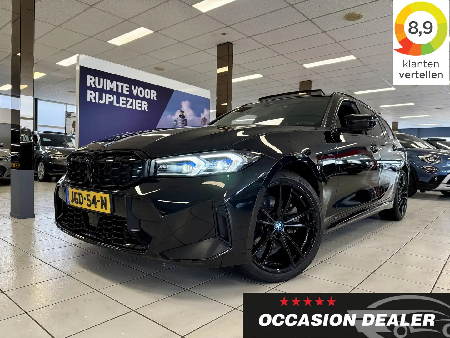 BMW 330 3-serie Touring 330e xDrive *PANO*H&K*360CAM*LEER* Zwart - 1