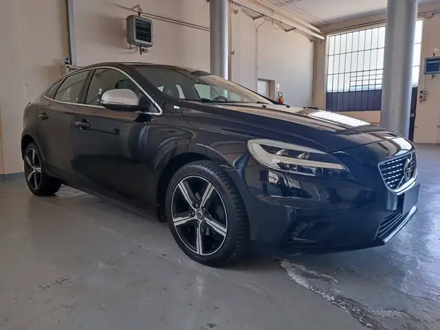 Volvo V40 2.0 d2 R-design 120 cv