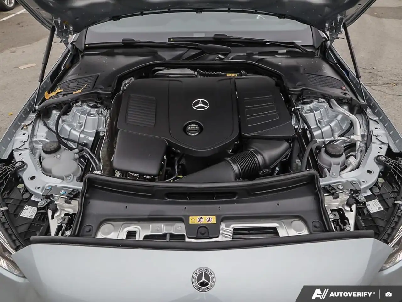 Mercedes-Benz C-Class снимка Mercedes-Benz C-Class