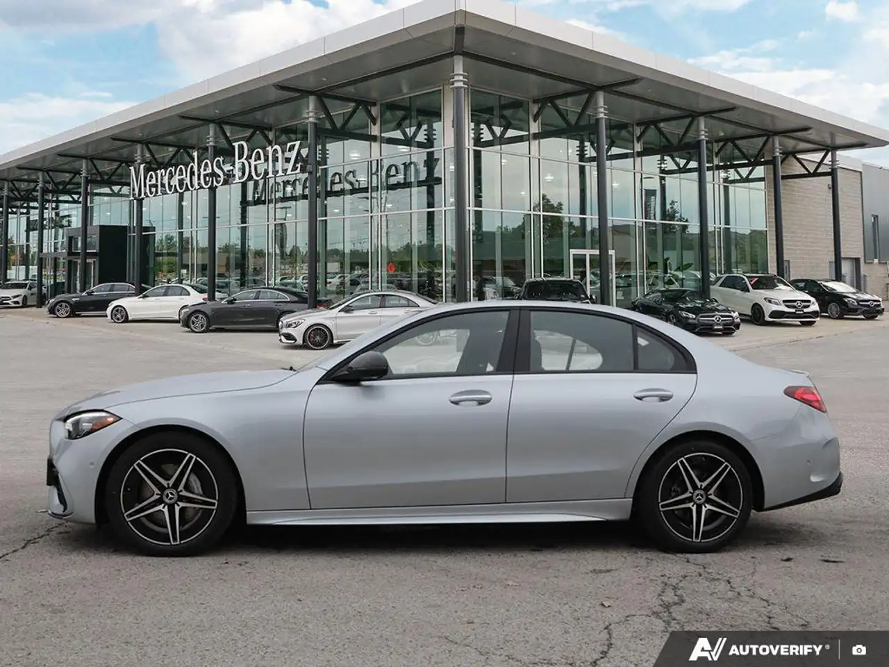 Mercedes-Benz C-Class снимка Mercedes-Benz C-Class