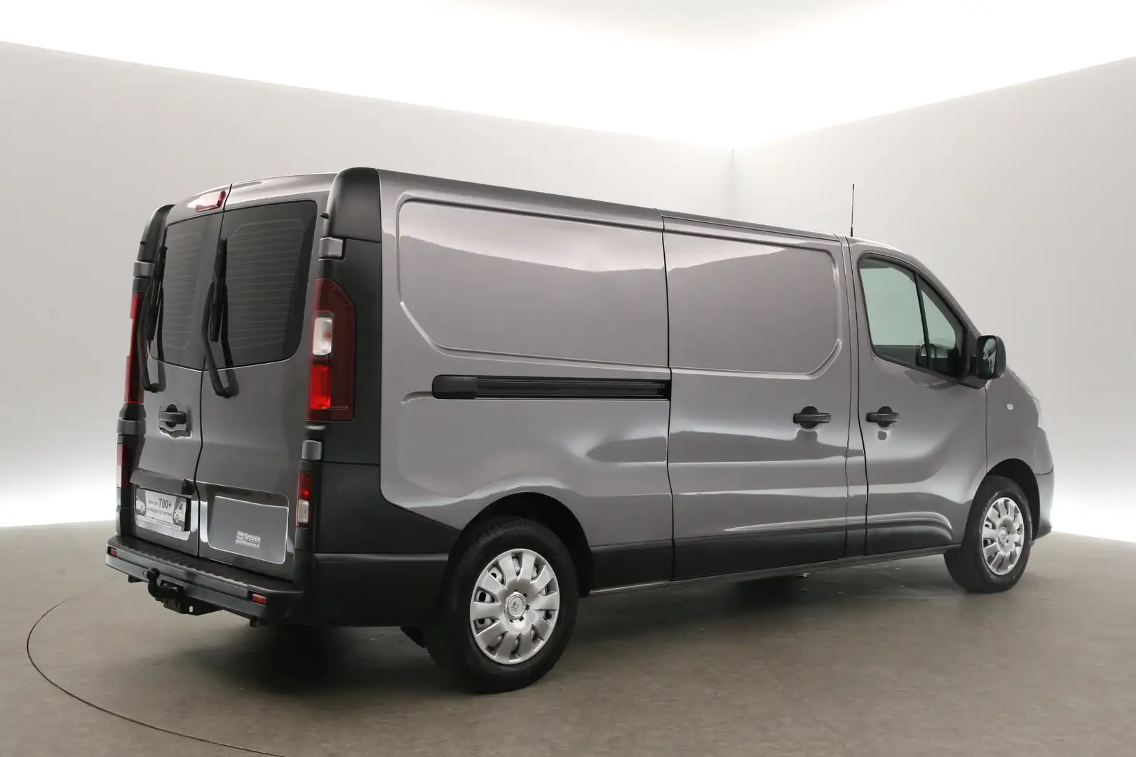 Renault Trafic 2.0 dCi L2H1 Airco LED Cruise Navigatie Trekhaak P Grijs - 2