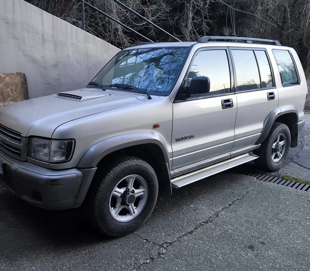 Isuzu Trooper Wagon 3.0 LS 4x4 N1 Autocarro (non marciante) - 1