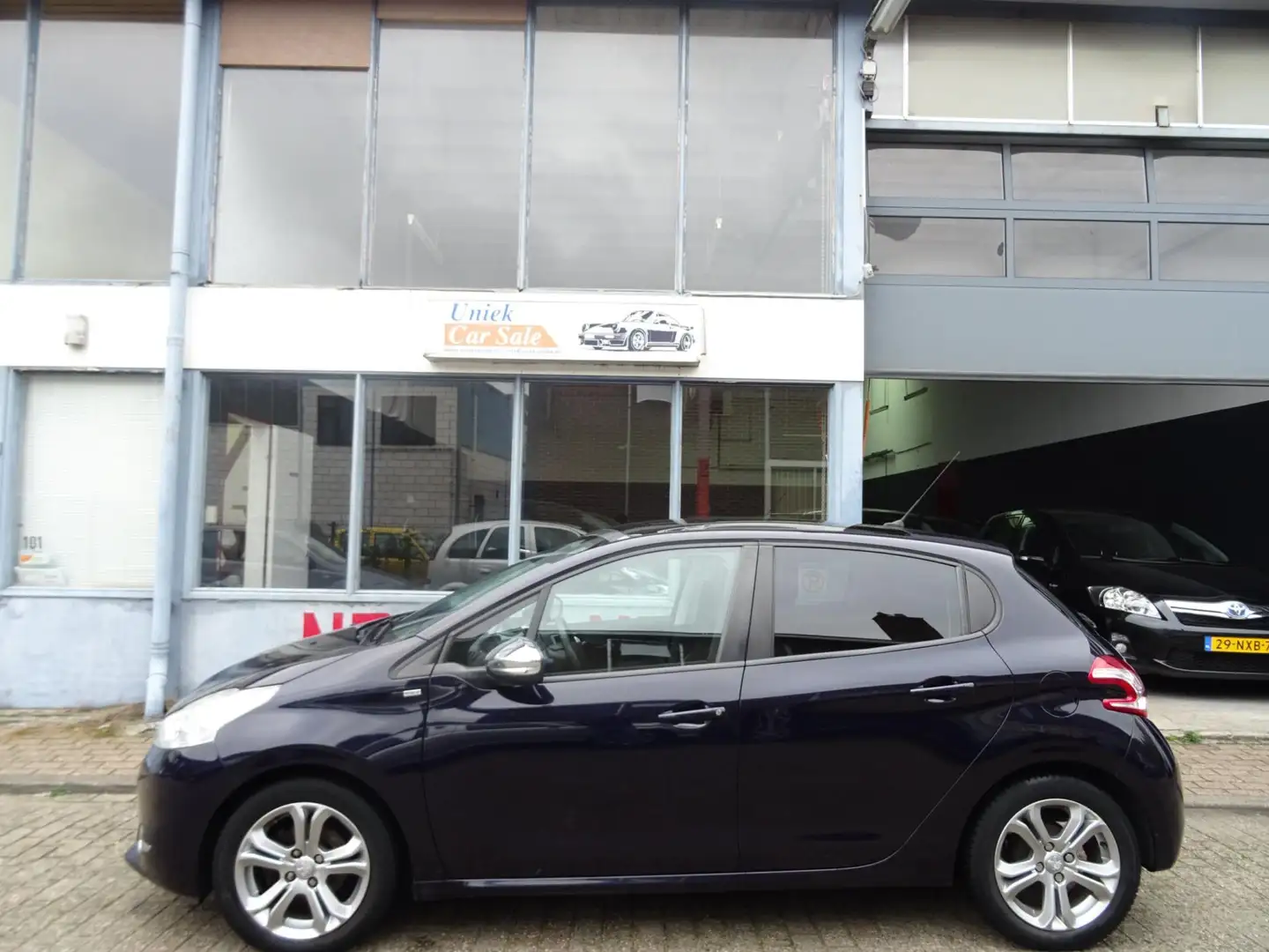 Peugeot 208 1.2 PureTech Style Pack Plus Blauw - 2