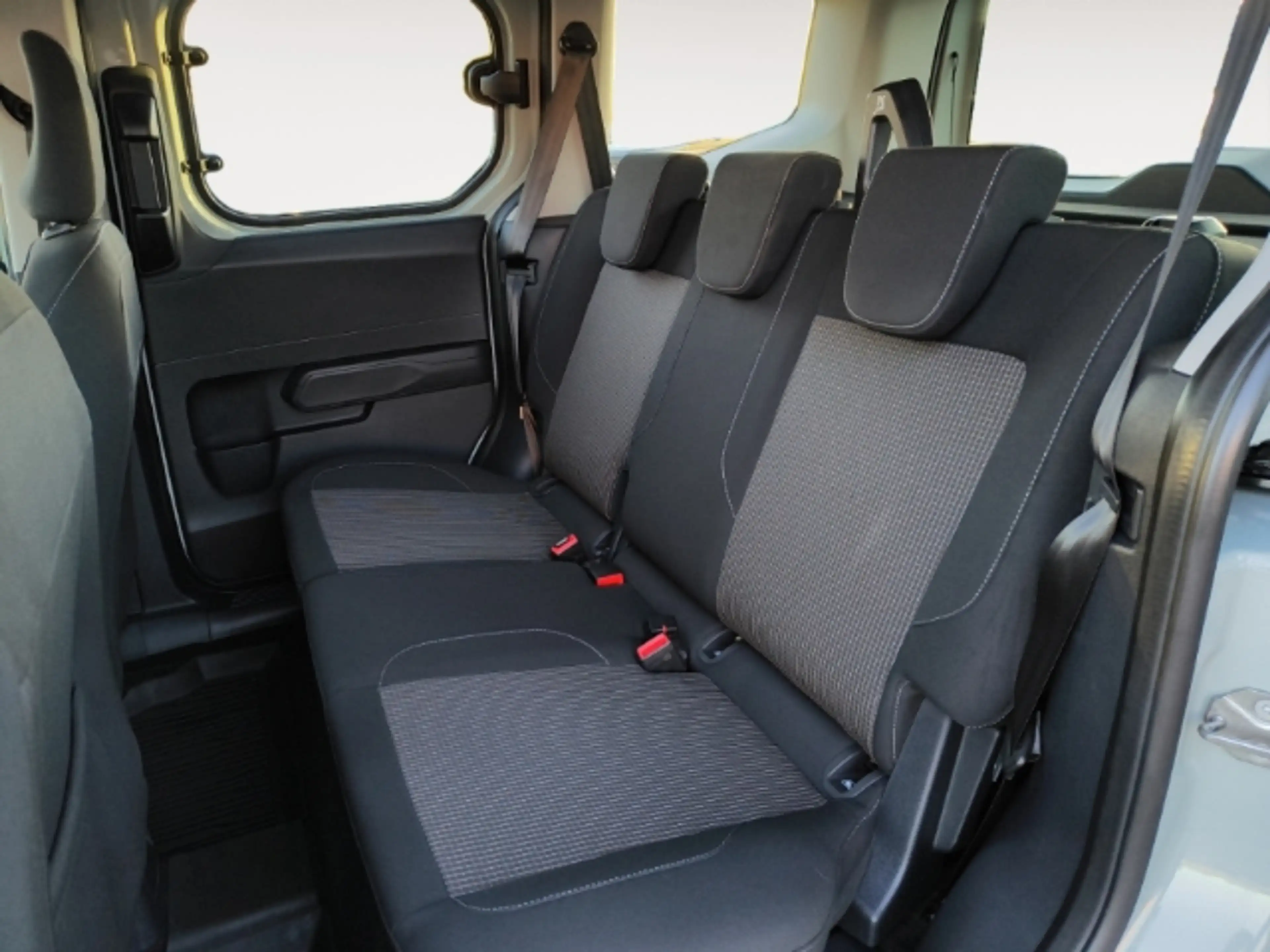 Ford Tourneo Courier RFK-8 Fach BEREIFT-DAB-ASSIST.-TEMPO-MFL-ANDROID — photo 15