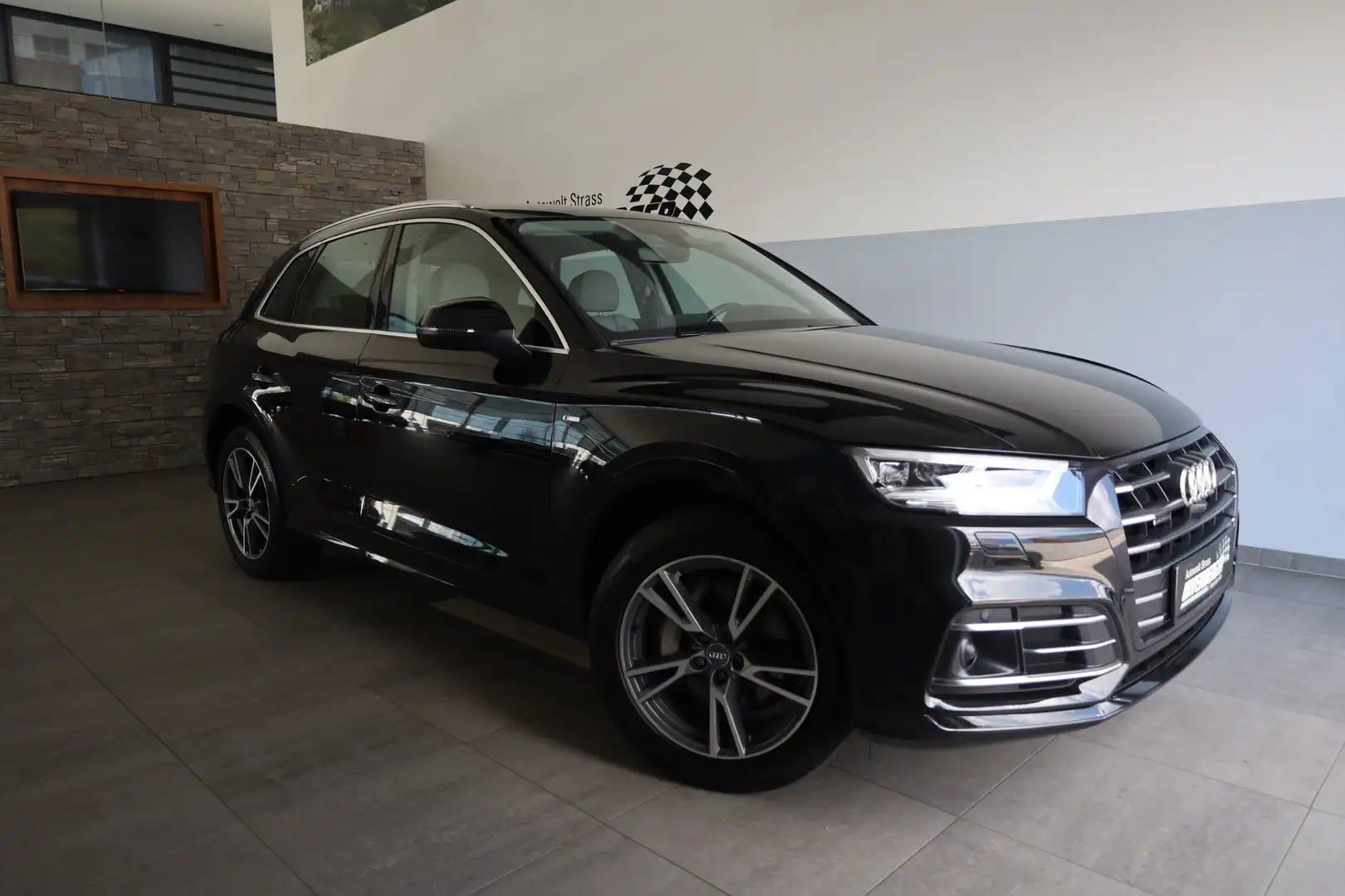 Audi Q5 55 TFSIe quattro sport LED RFK Tempomat PDC Schwarz - 1