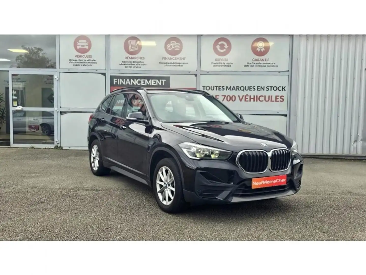 BMW X1 Lounge 16dA + Harman Kardon + Attelage Amovible + Sieges AV Chauffant Noir - 1