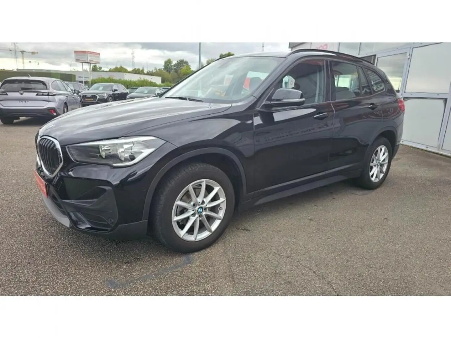 BMW X1 Lounge 16dA + Harman Kardon + Attelage Amovible + Sieges AV Chauffant Noir - 2