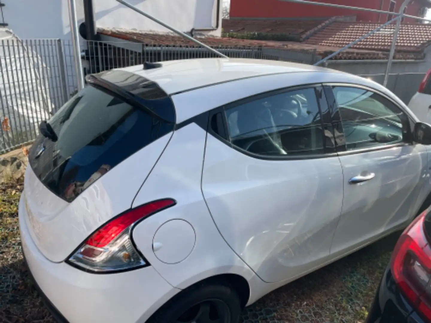 Lancia Ypsilon 1.0 FireFly Hybrid Oro Blanco - 1