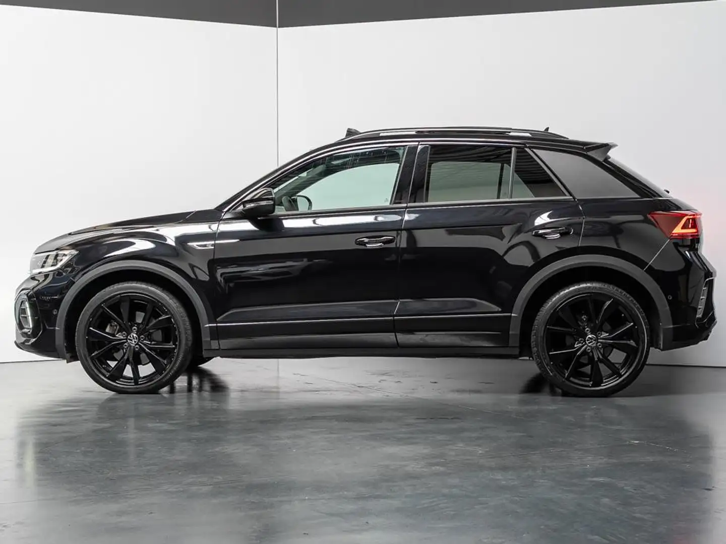 Volkswagen T-Roc 1.5 TSI 3 x R-Line Business+ | Massage | Black Sty Zwart - 2