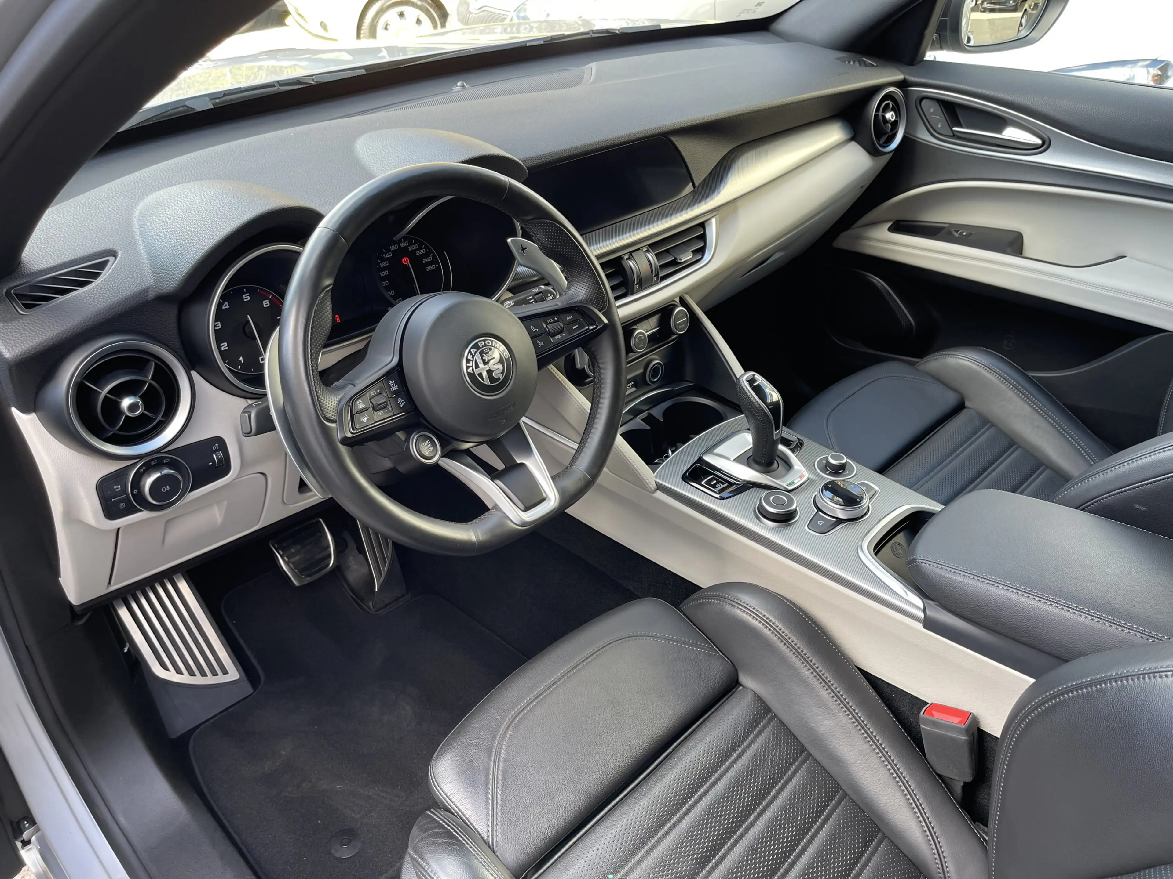 Alfa Romeo Stelvio Veloce Q4 Performance Xenon Kamera ACC — photo 13