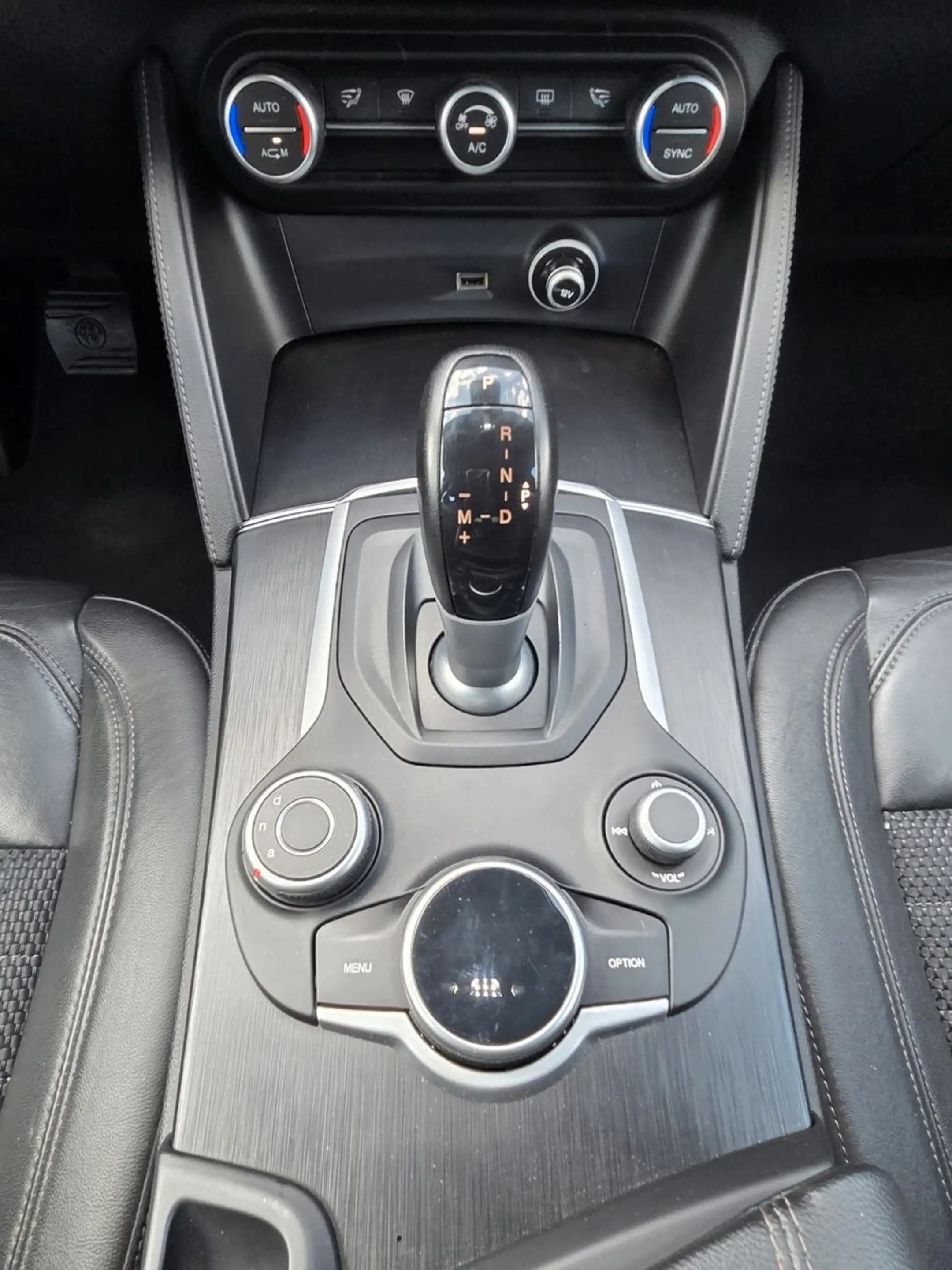 Alfa Romeo Stelvio Super Q4 2.2 JTD/NAVI/TEMPOM/KLIMAUATOM — photo 8