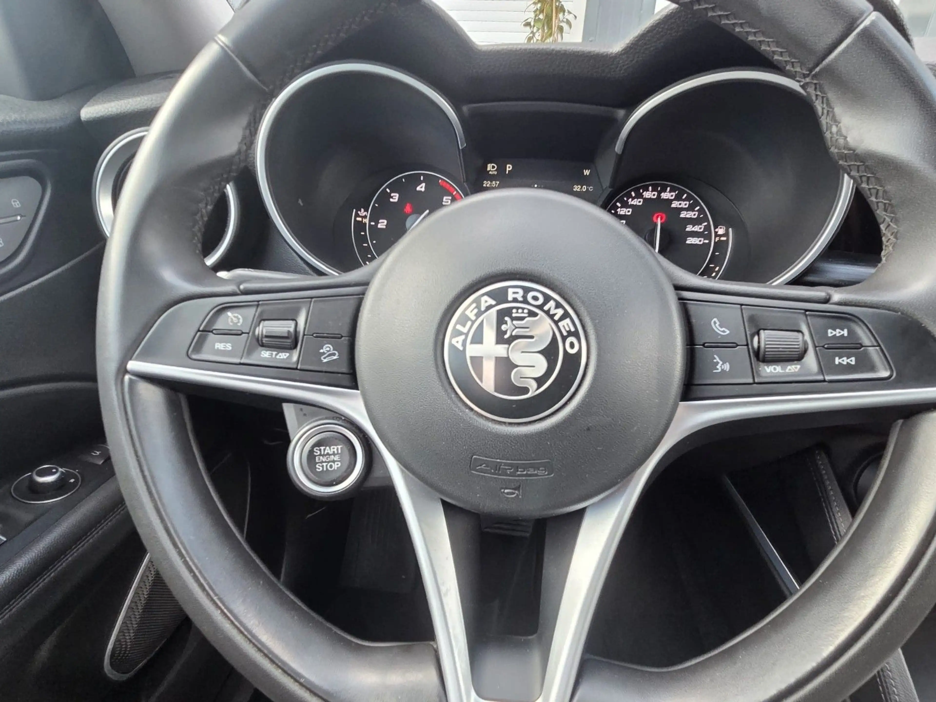 Alfa Romeo Stelvio Super Q4 2.2 JTD/NAVI/TEMPOM/KLIMAUATOM — photo 9