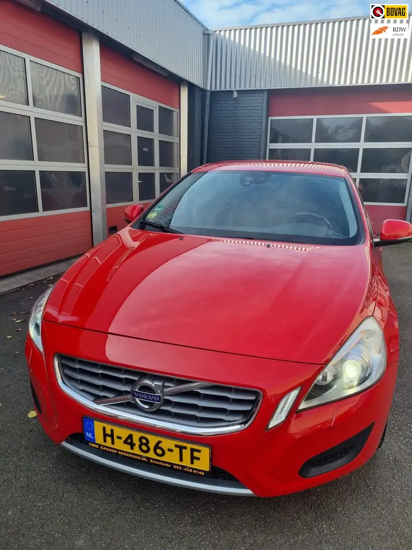 Volvo V60 2.0 D3 Kinetic Rood - 1
