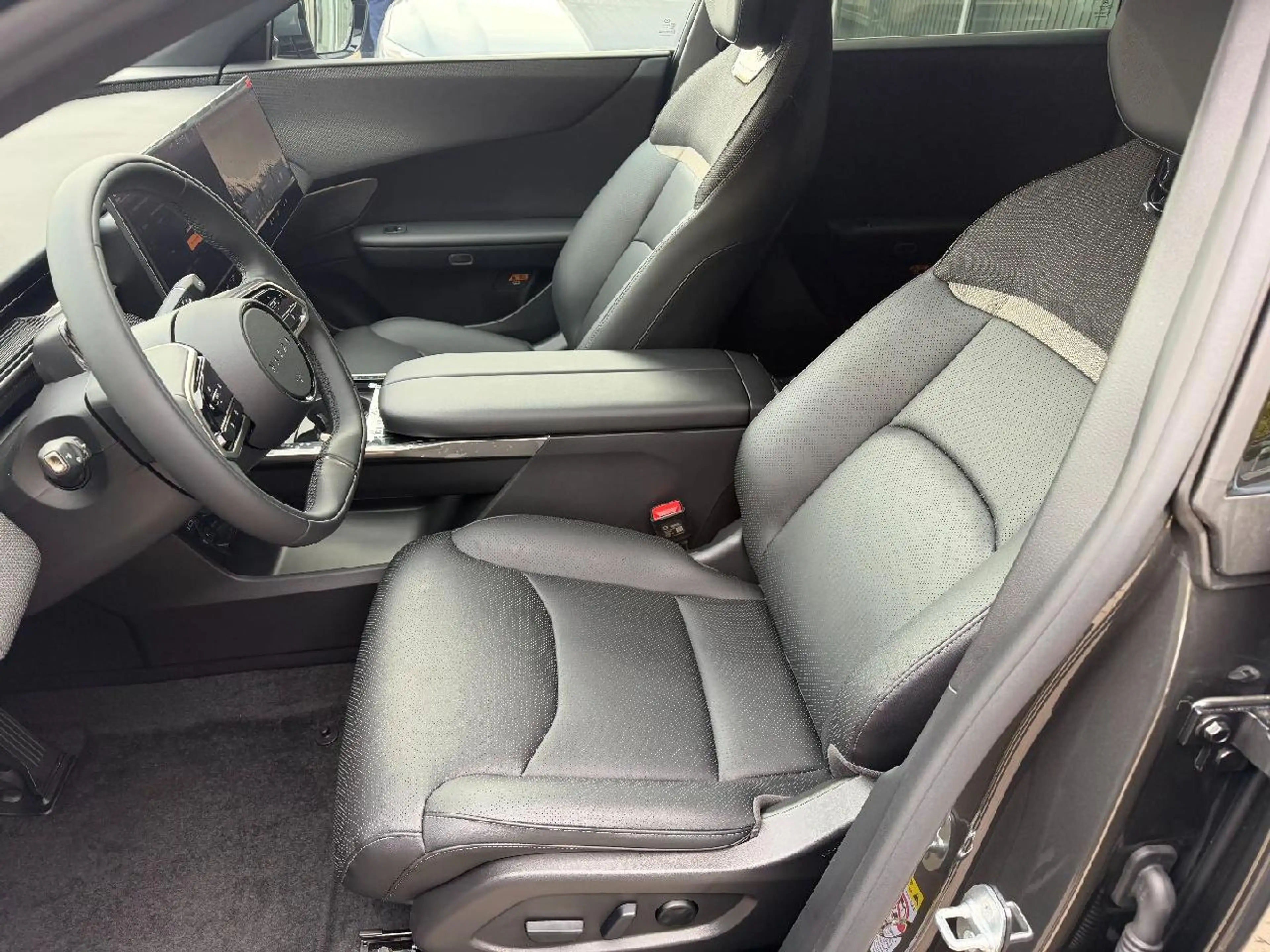 Mazda CX-6e 190 kW EV Takumi — photo 11