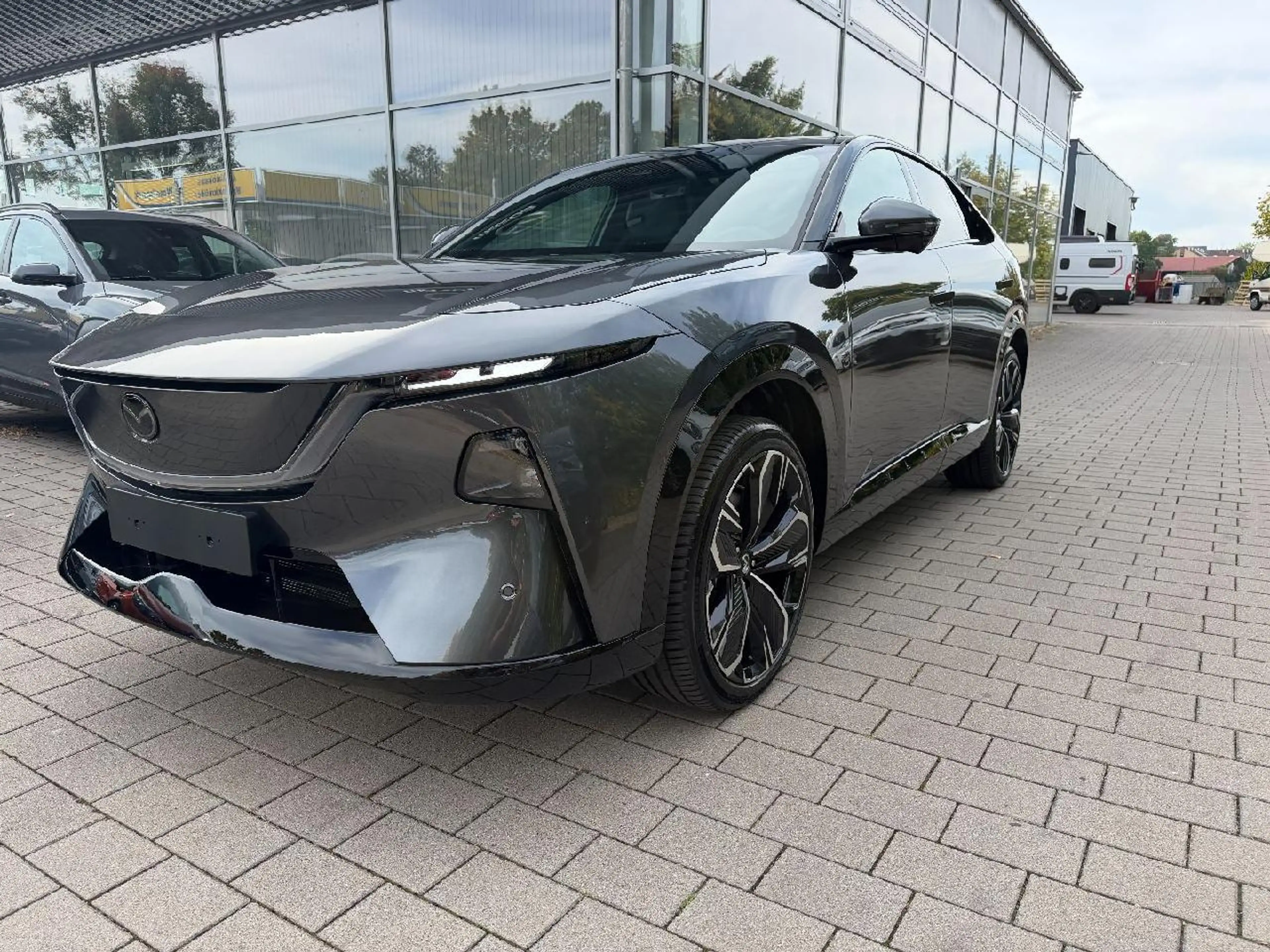 Mazda CX-6e 190 kW EV Takumi — photo 3