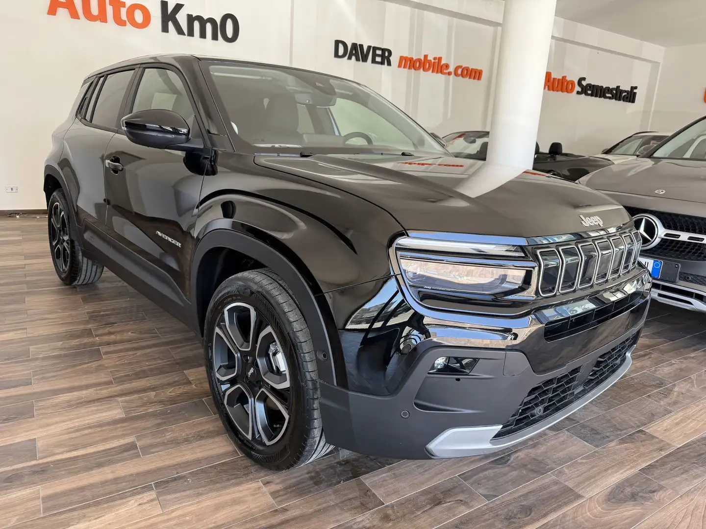 Jeep Avenger 1.2 Turbo MHEV Summit Nero - 1