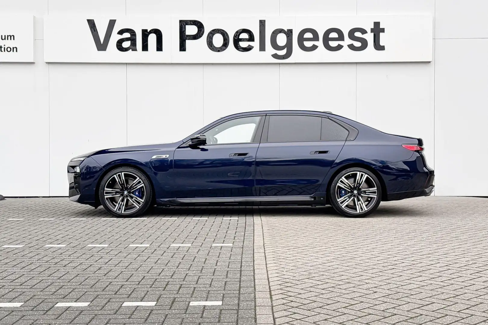 BMW 760 7 Serie M760e xDrive Connoisseur Pack | M Sport | Niebieski - 2