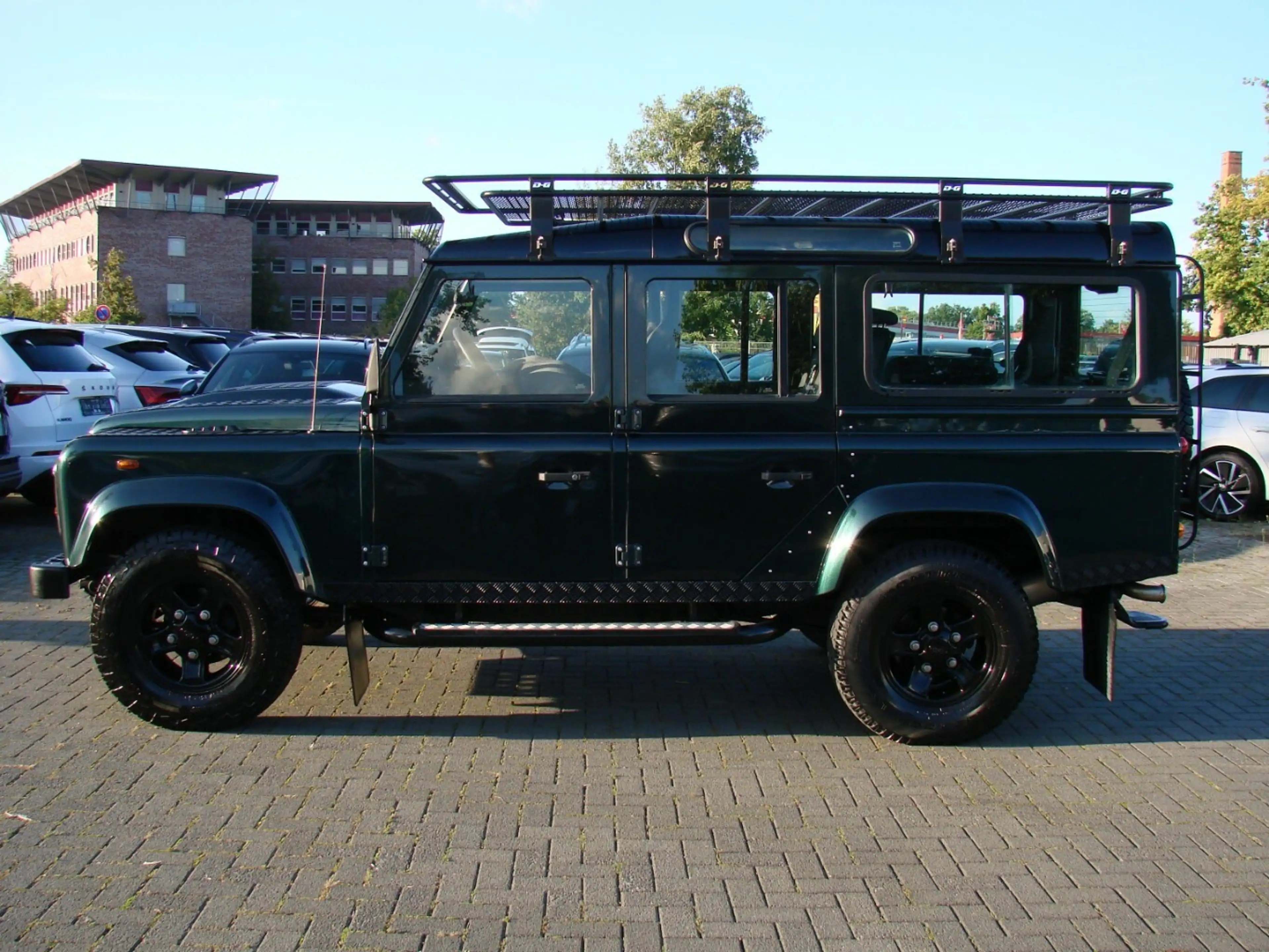 Land Rover Defender 110 E Station Wagon 7-Sitzer LED Leder AHK — photo 5