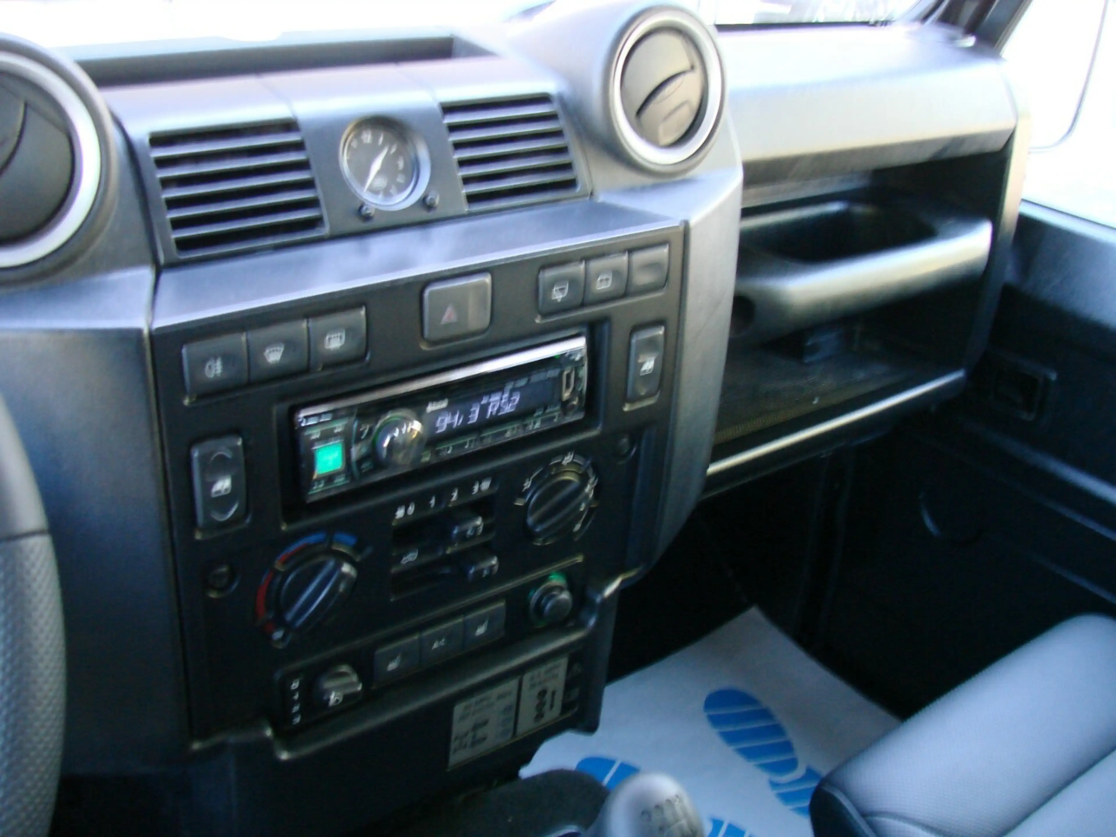 Land Rover Defender 110 E Station Wagon 7-Sitzer LED Leder AHK — photo 9