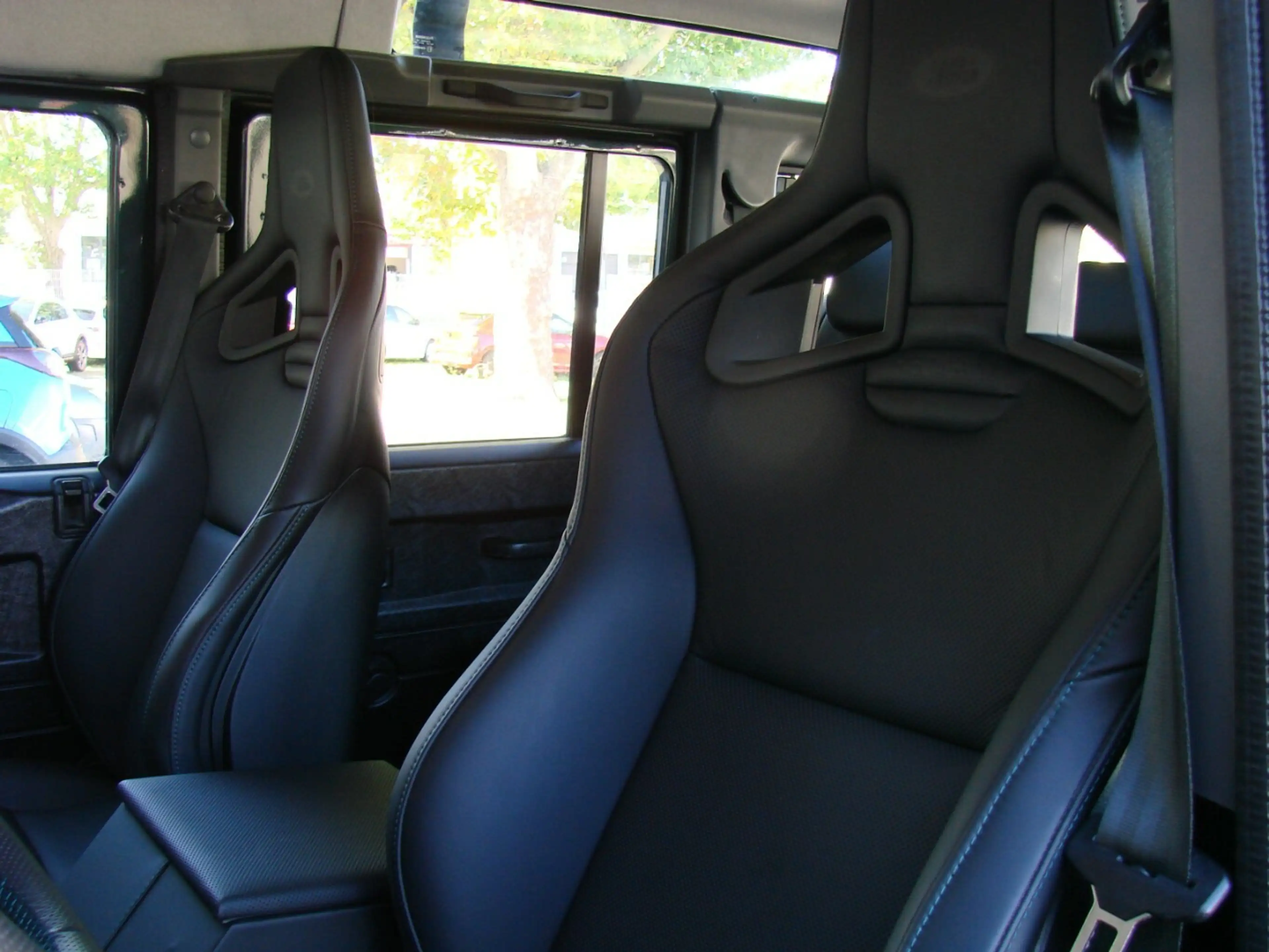 Land Rover Defender 110 E Station Wagon 7-Sitzer LED Leder AHK — photo 14