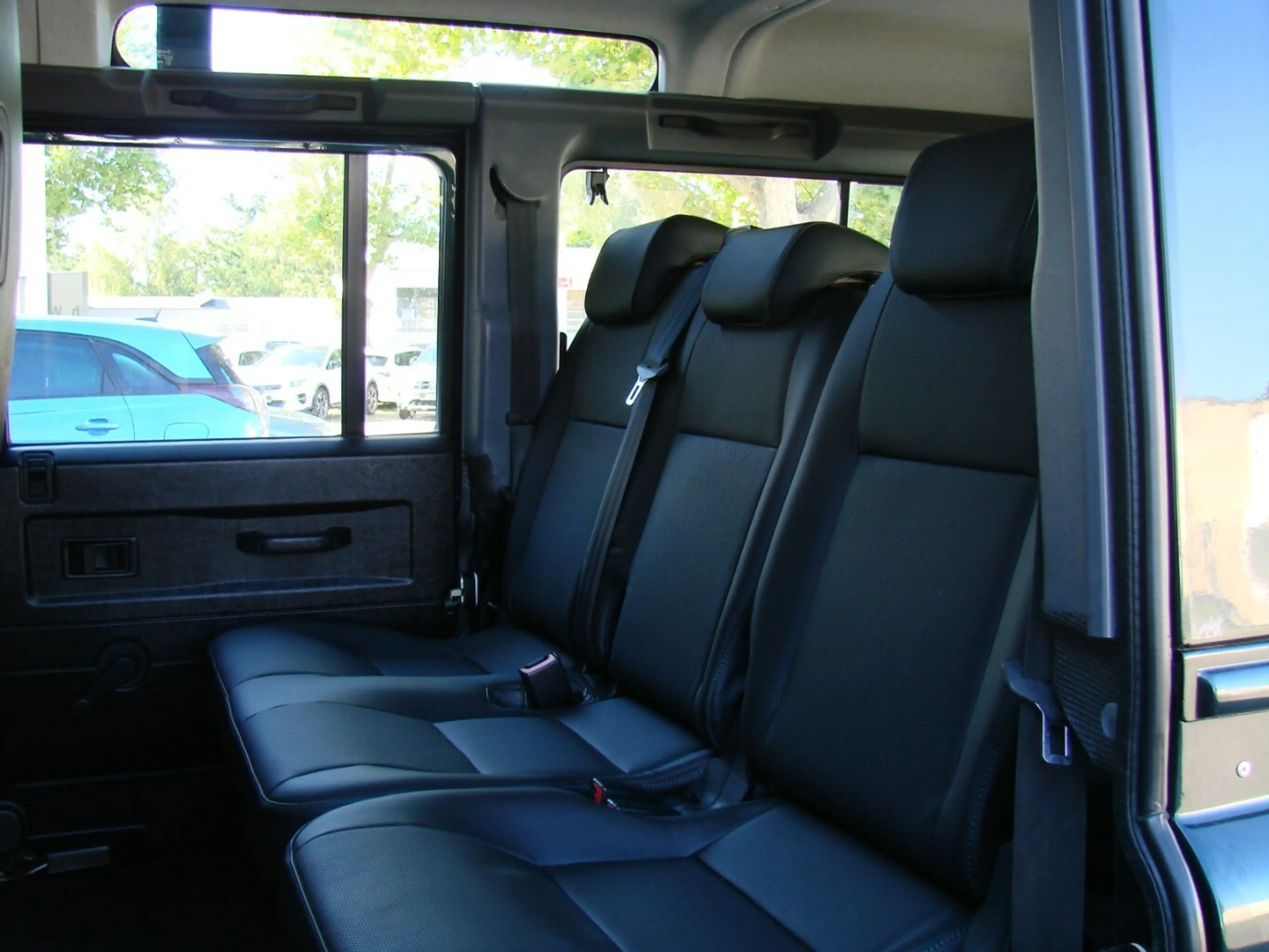 Land Rover Defender 110 E Station Wagon 7-Sitzer LED Leder AHK — photo 15