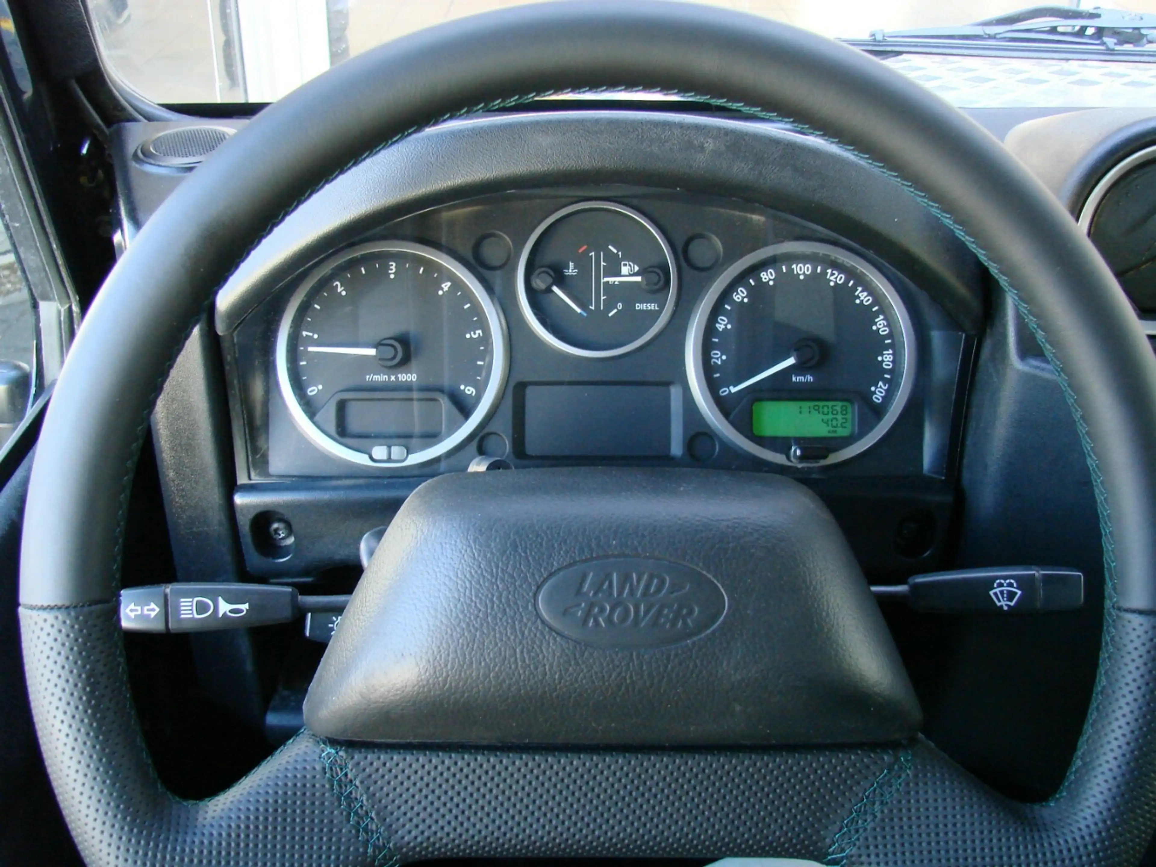Land Rover Defender 110 E Station Wagon 7-Sitzer LED Leder AHK — photo 8